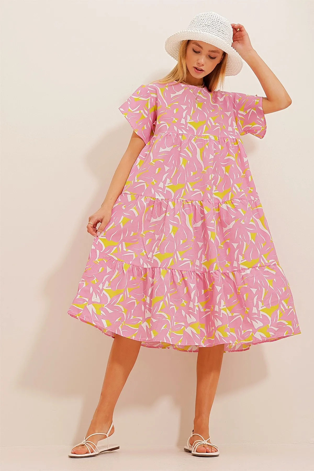 Trend Alaçatı Stili  Rosafarbenes, ölgrünes Popelinekleid mit Volant und Volant und Blumenmuster für Damen ALC-X10241