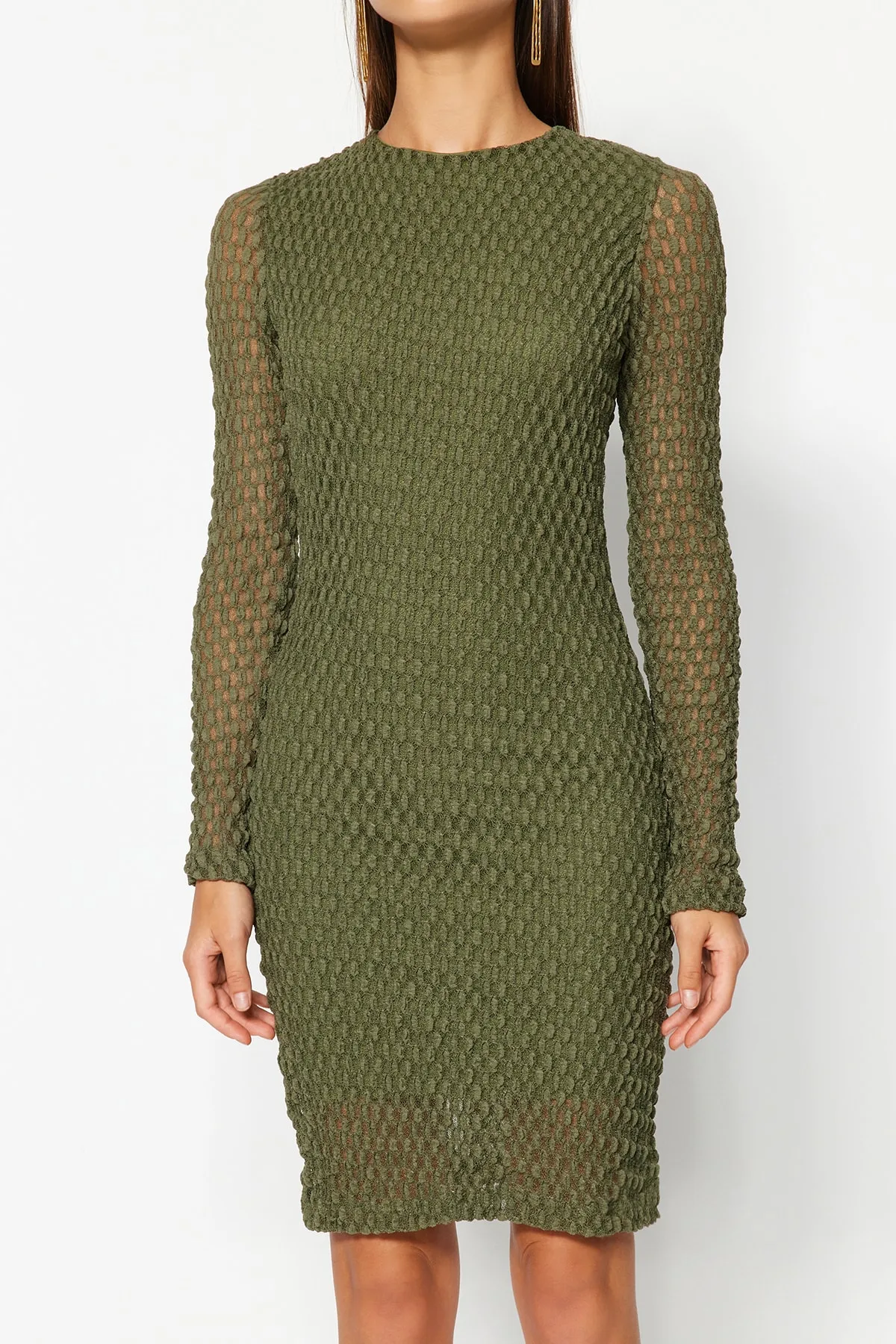 Trendyol Collection  Khakifarbenes, strukturiertes Mini-Strickkleid mit Bindedetail am Rücken und langen Ärmeln, gefüttert TWOAW24EL00216