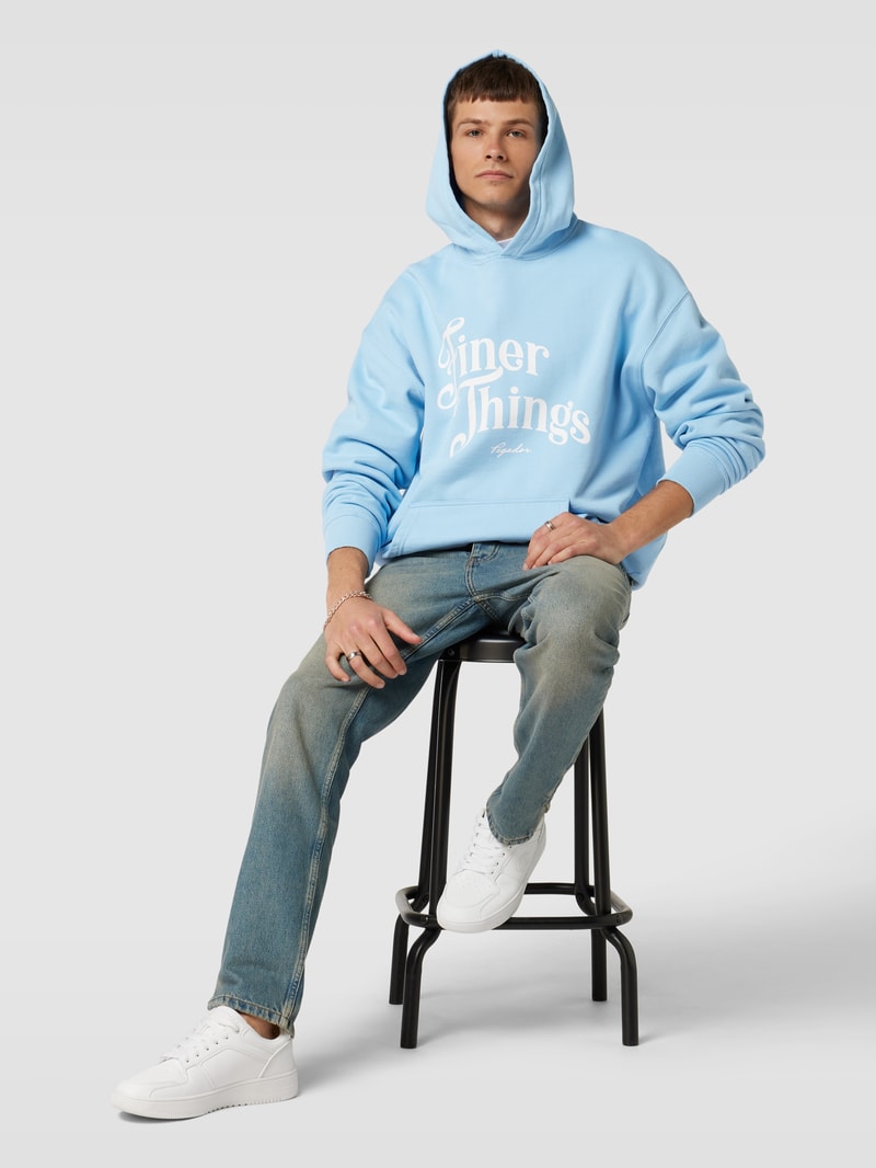Oversized Hoodie mit Statement-Print Modell 'Kirk' in hellblau