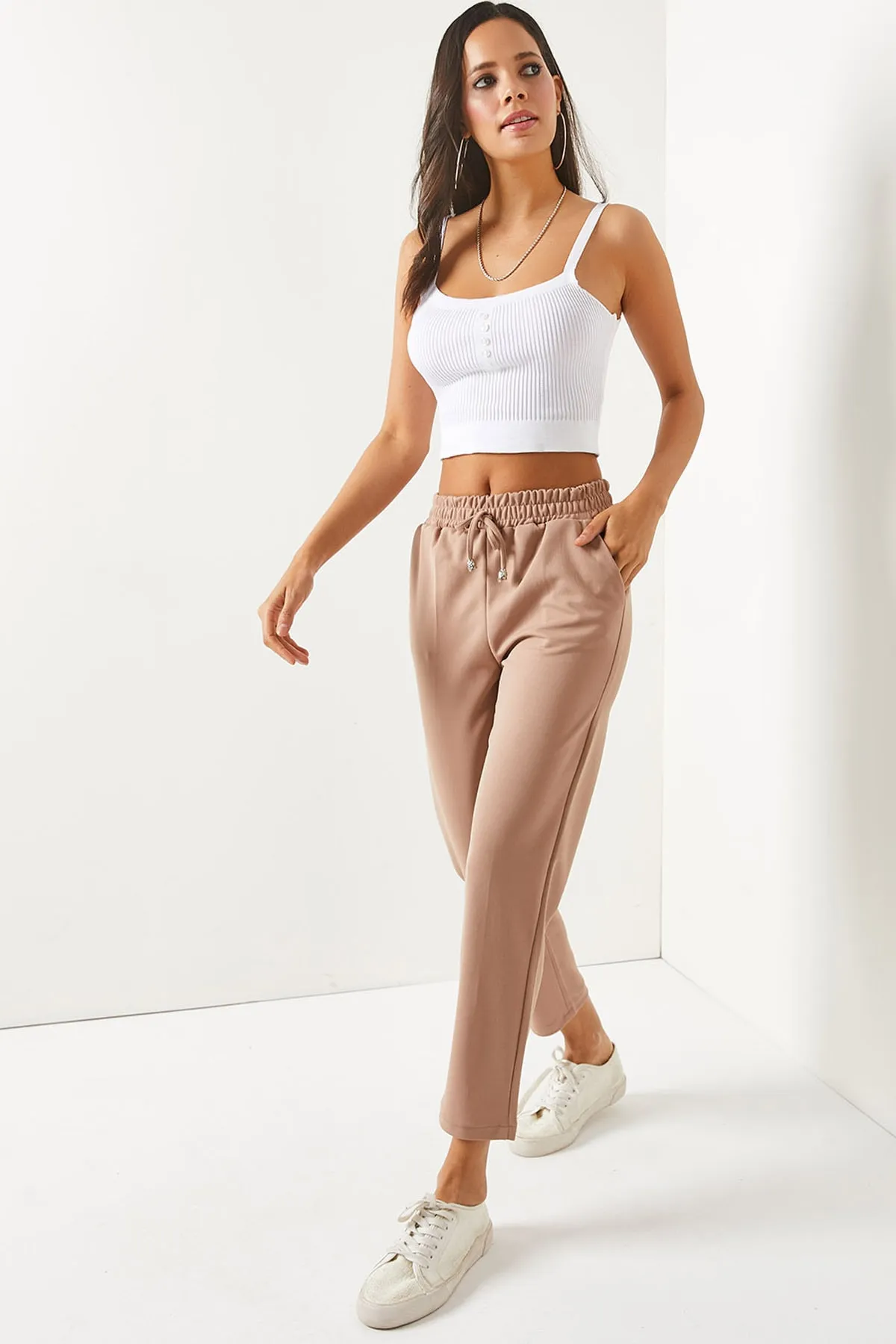 Olalook  Damen-Karottenhose mit elastischer Taille und Taschen in Milchkaffee PNT-19000203