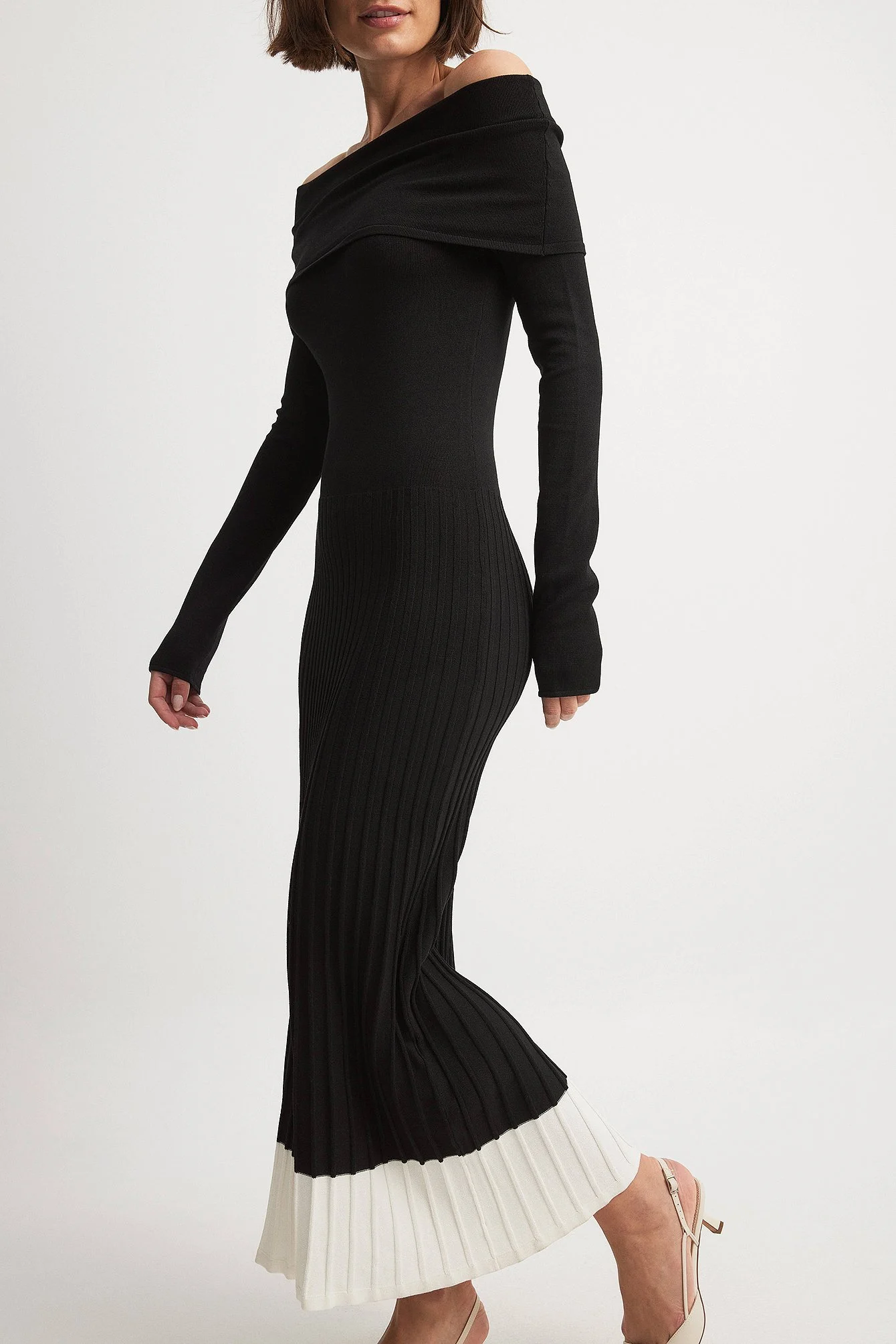 Schulterfreies Maxi-Strickkleid