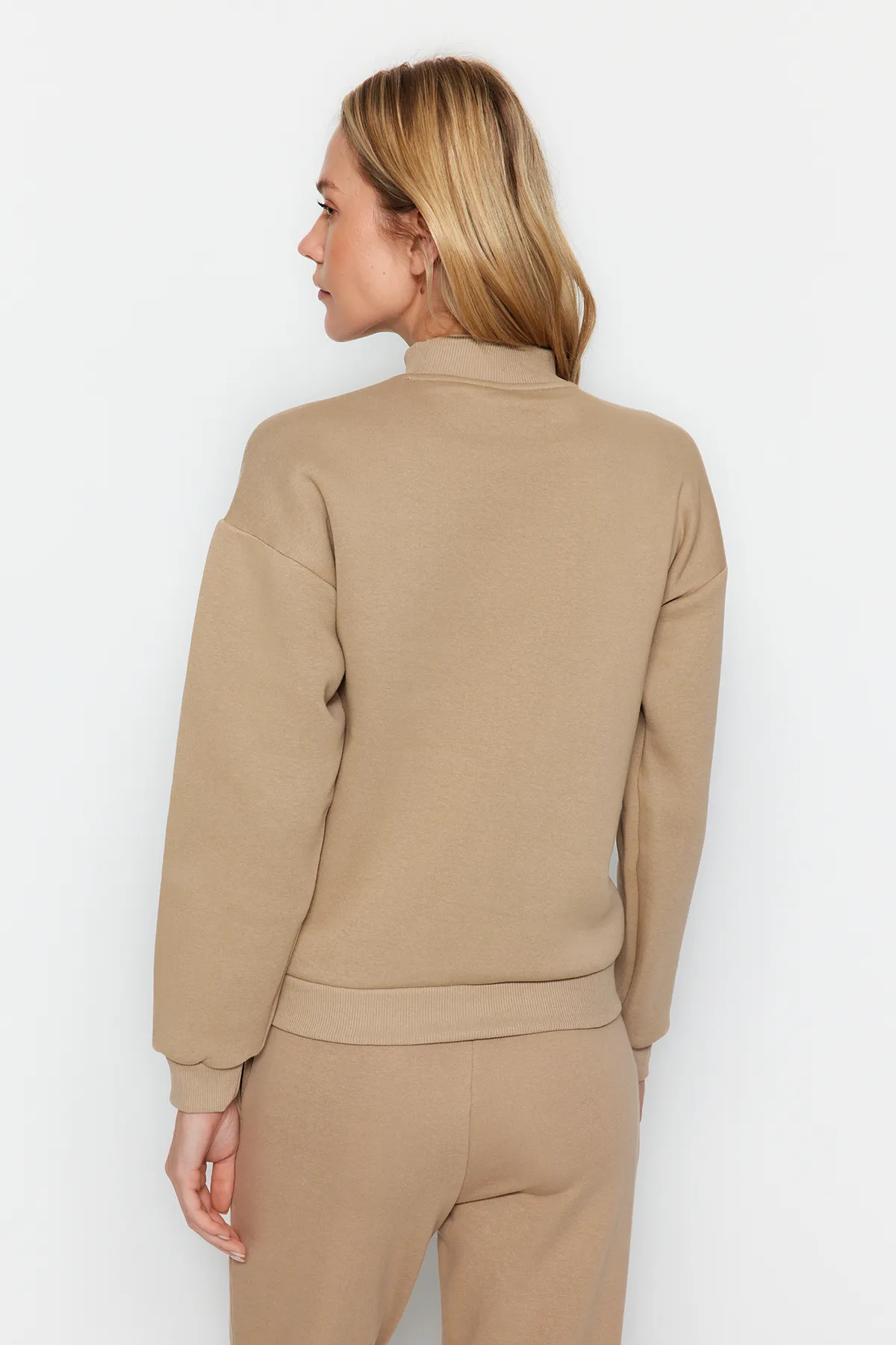 Trendyol Collection  Nerz Dickes Innenfleece Stehkragen Entspannte/Bequeme Passform Strick-Sweatshirt TWOAW20SW0584