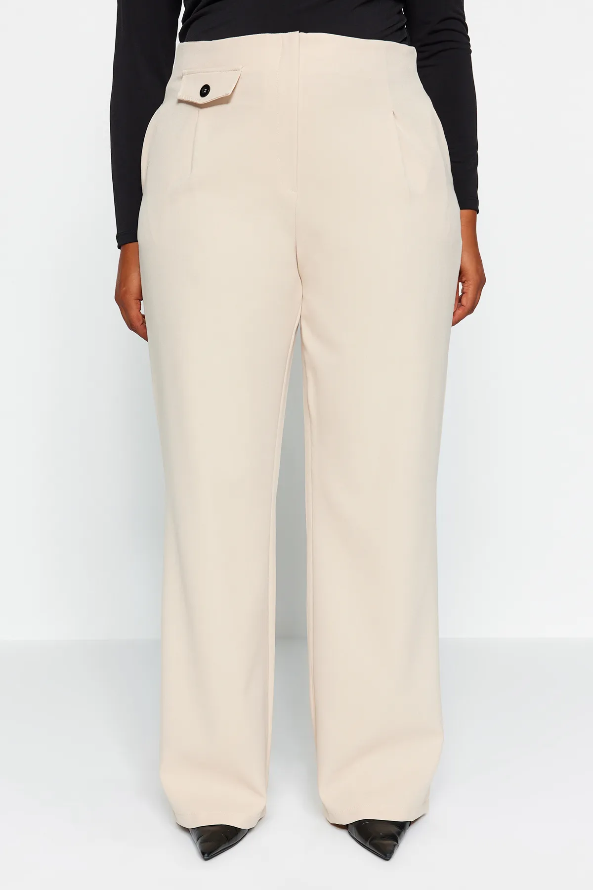 Trendyol Curve  Cremefarbene gewebte Hose mit Taschendetail TBBAW24AR00015
