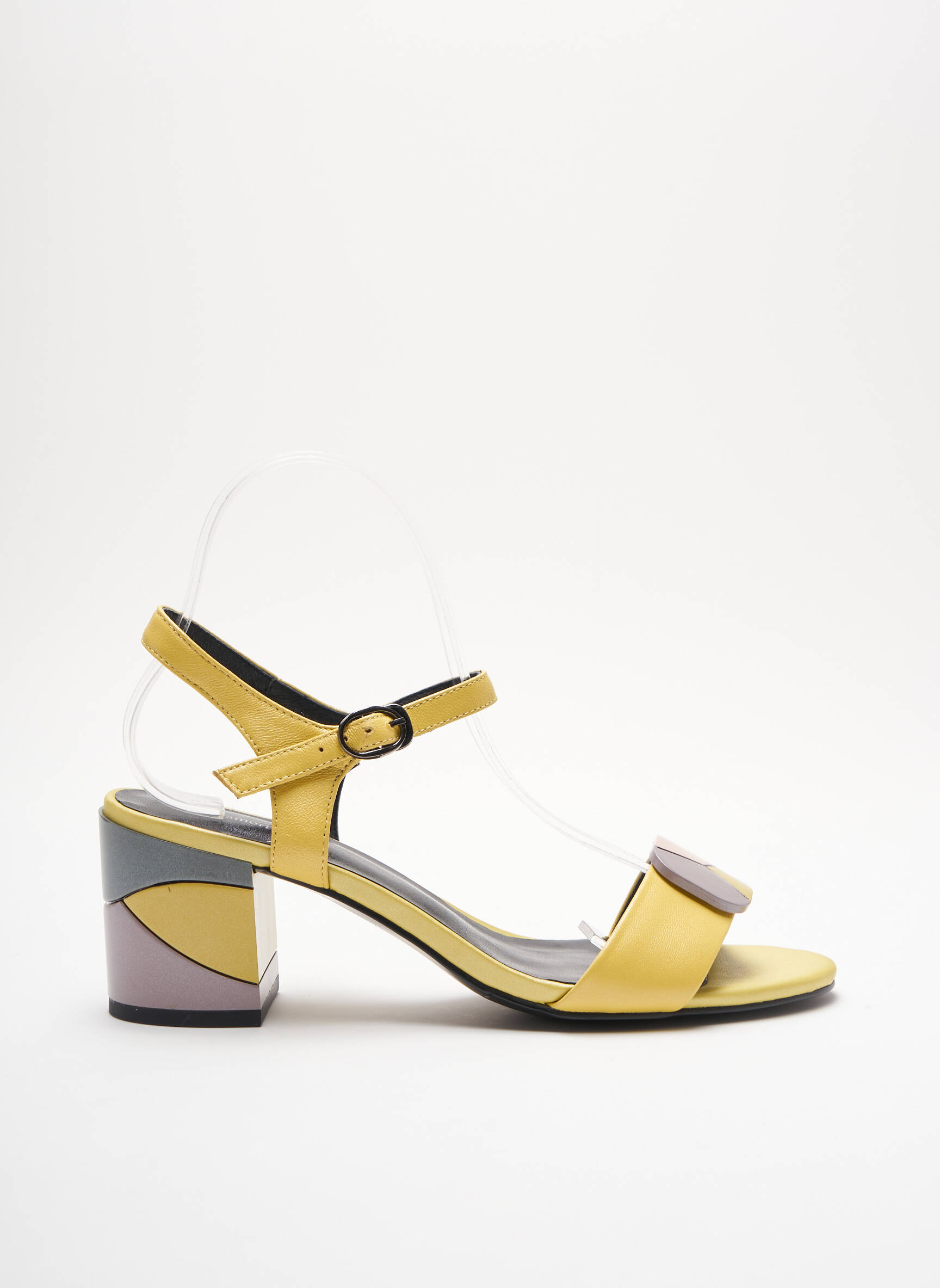 Metamorf Ose Sandales Nu Pieds Femme couleur jaune