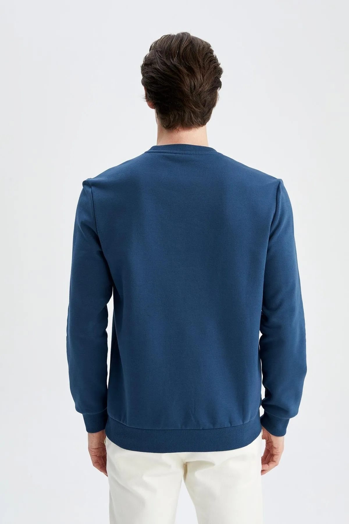 DeFacto  Basic-Sweatshirt aus Baumwolle mit normaler Passform und Rundhalsausschnitt