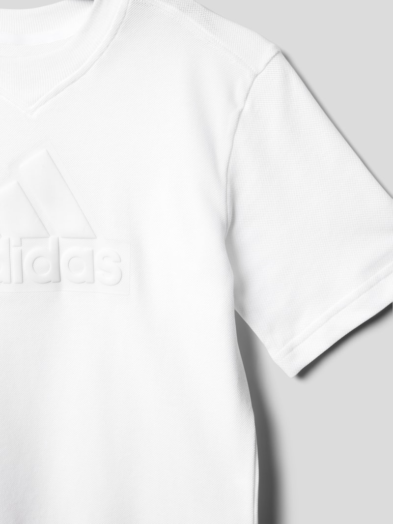 T-Shirt mit Label-Detail in weiß