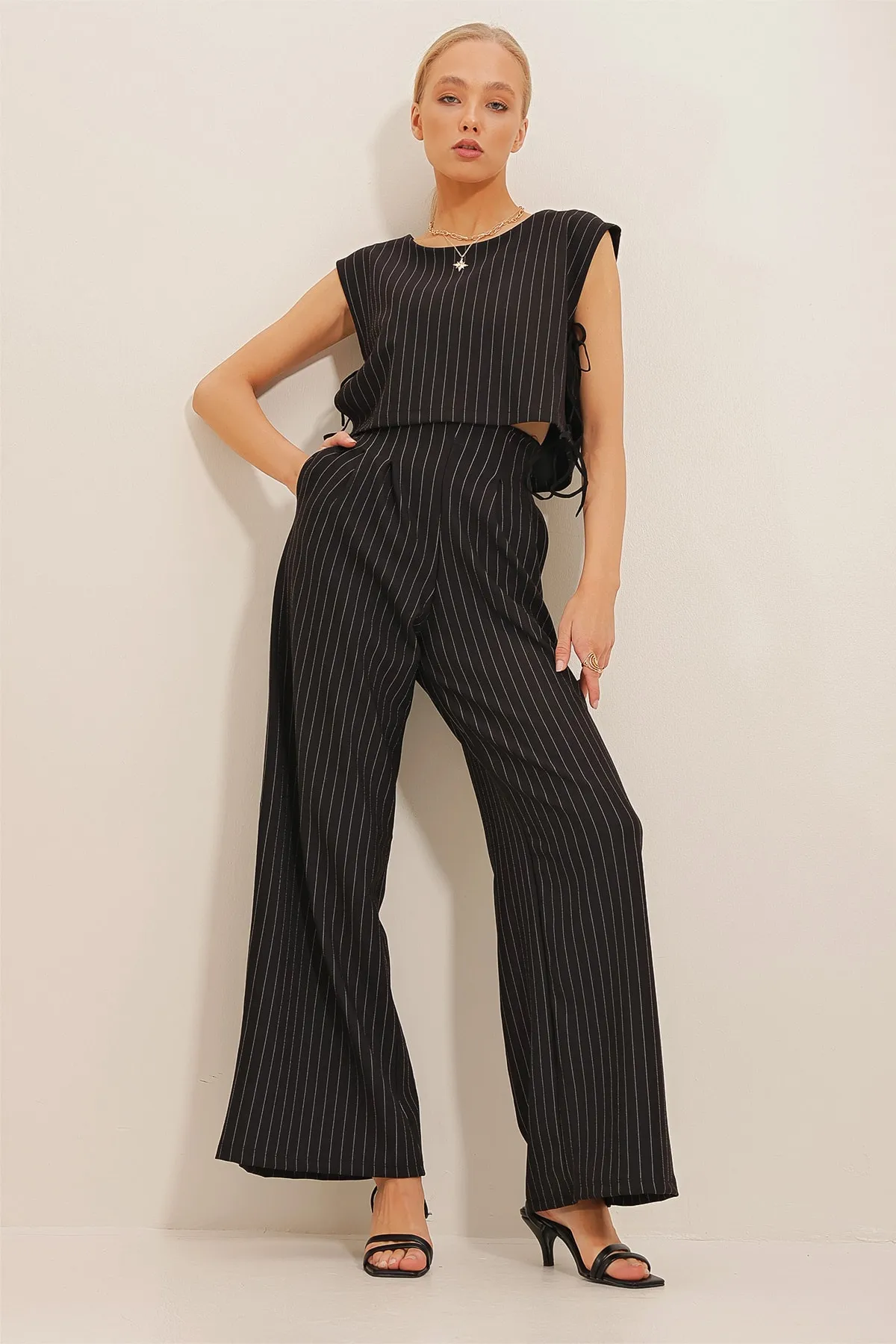 Trend Alaçatı Stili  Schwarzes Crop-Top und Palazzo-Hose mit Streifen für Damen, Doppelset ALC-X10645