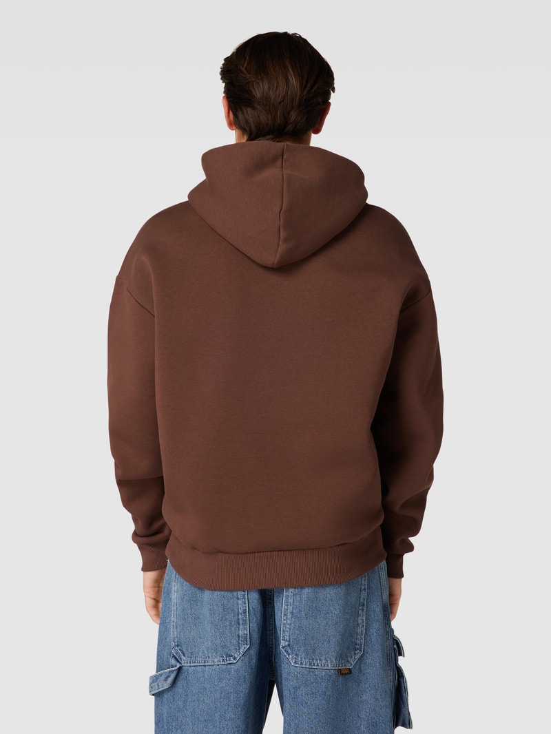 Hoodie mit Motiv-Stitching in dunkelbraun