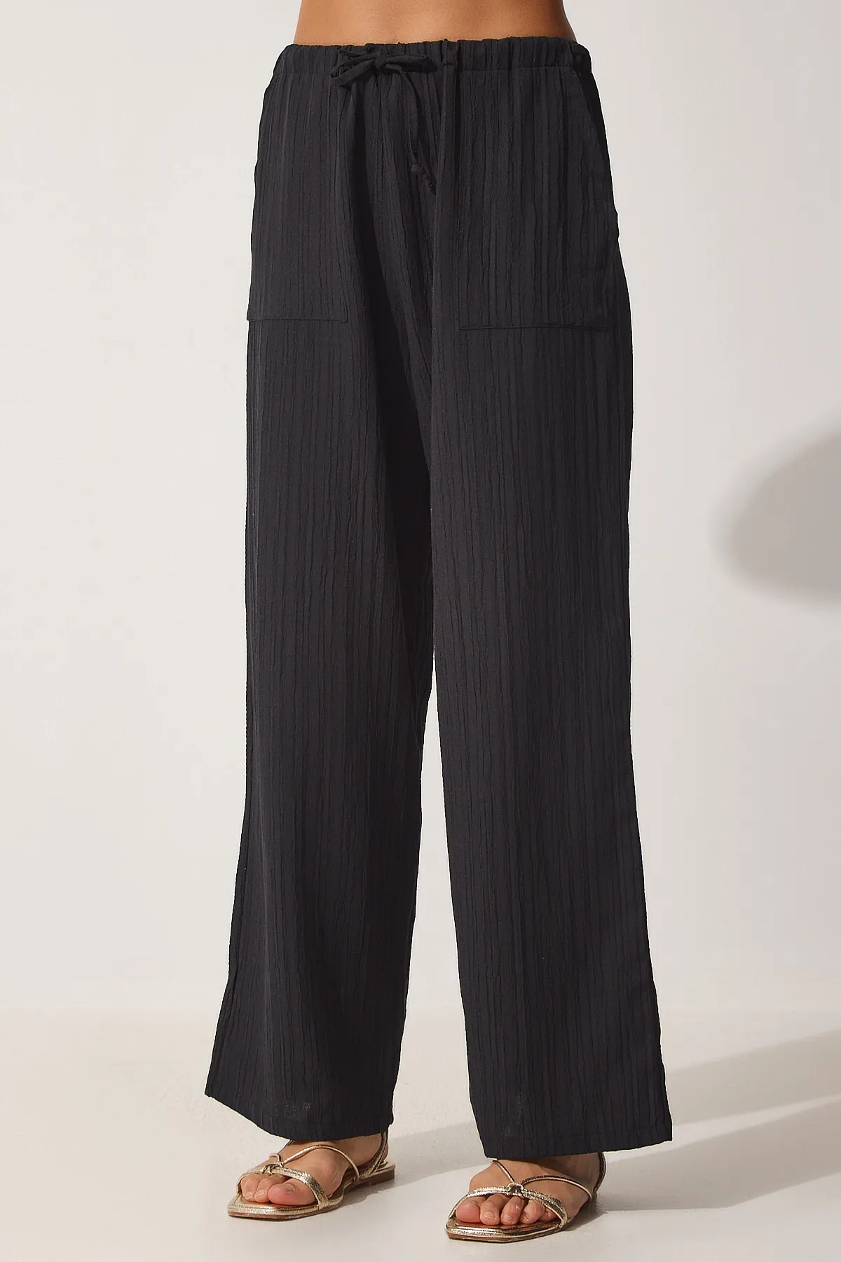 Happiness İstanbul  Schwarze Sommer-Perlenhose für Damen mit weiten Taschen AP00183