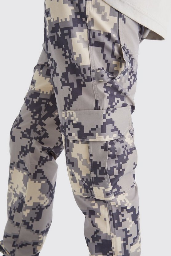 Tall Slim-Fit Schlaghose mit Pixel Camouflage Print