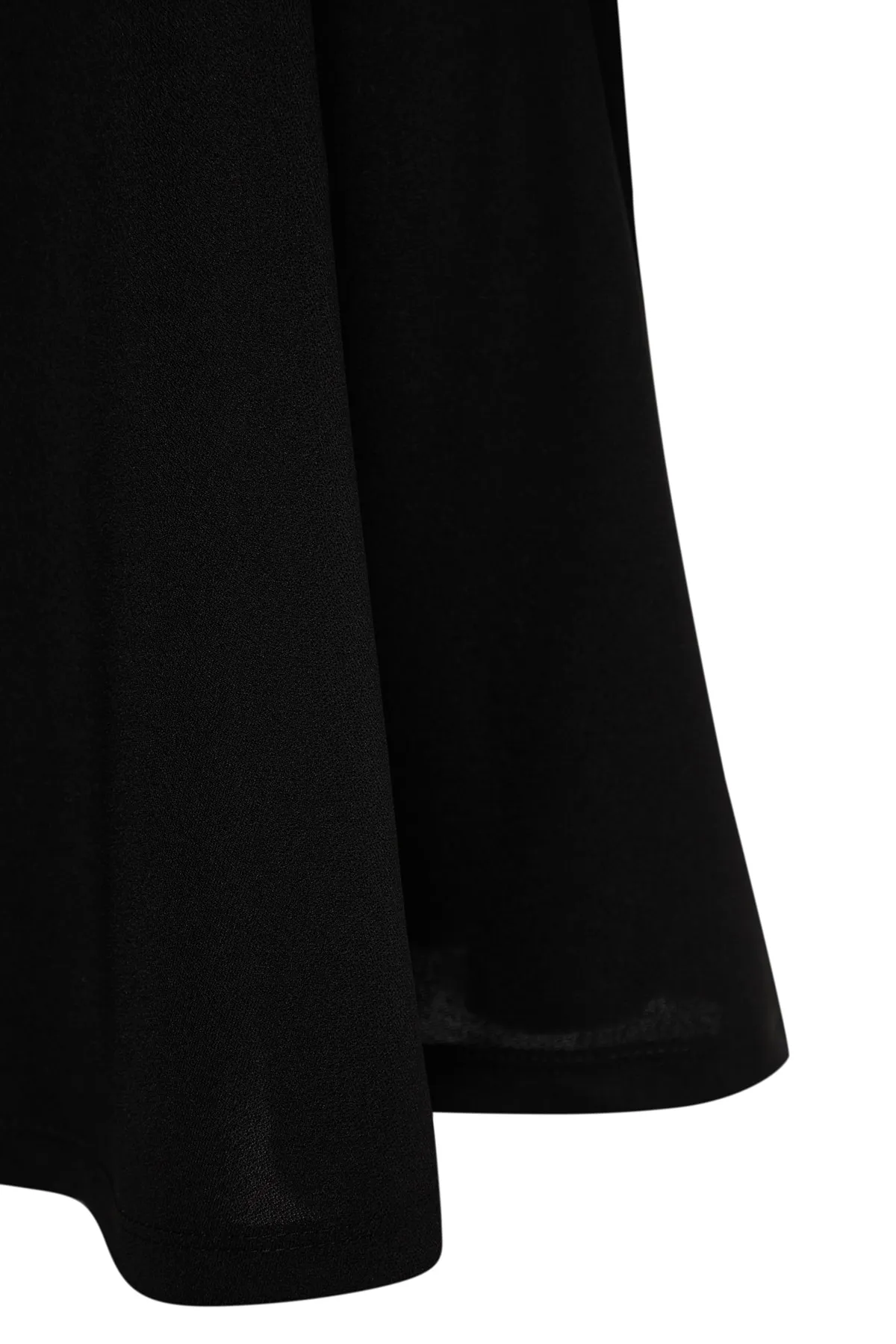 Trendyol Curve  Schwarz-lila Mini-Strickkleid mit Taillenöffnung TBBAW24AH00061