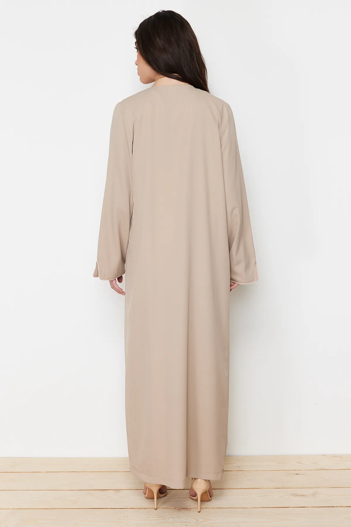 Trendyol Modest  Lange gewebte Aerobin-Kappe mit Steinpaspelierung & Ferace & Abaya TCTSS24KF00012