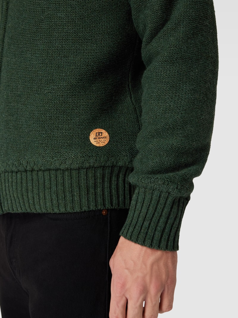 Strickjacke mit Kapuze und Reißverschluss in olivgrün