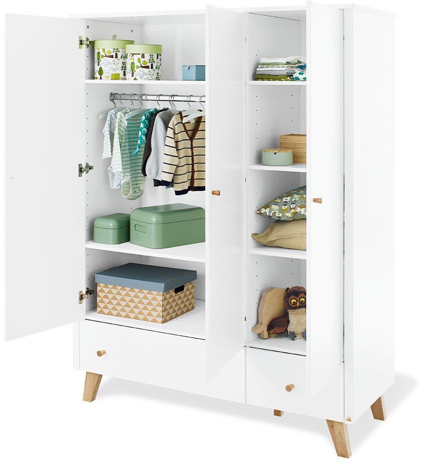 Pinolino® Babyzimmer-Komplettset Pan, (Set, 4-St., Kinderbett, Wickelkommode, Schrank, Wandregal), breit groß; mit Kinderbett, Wickelkommode, Schrank und Wandregal