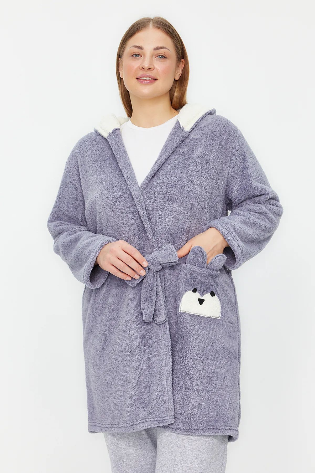 Trendyol Curve  Grauer Wellsoft-Strick-Bademantel mit Tierfiguren und Taschen TBBAW24SB00013