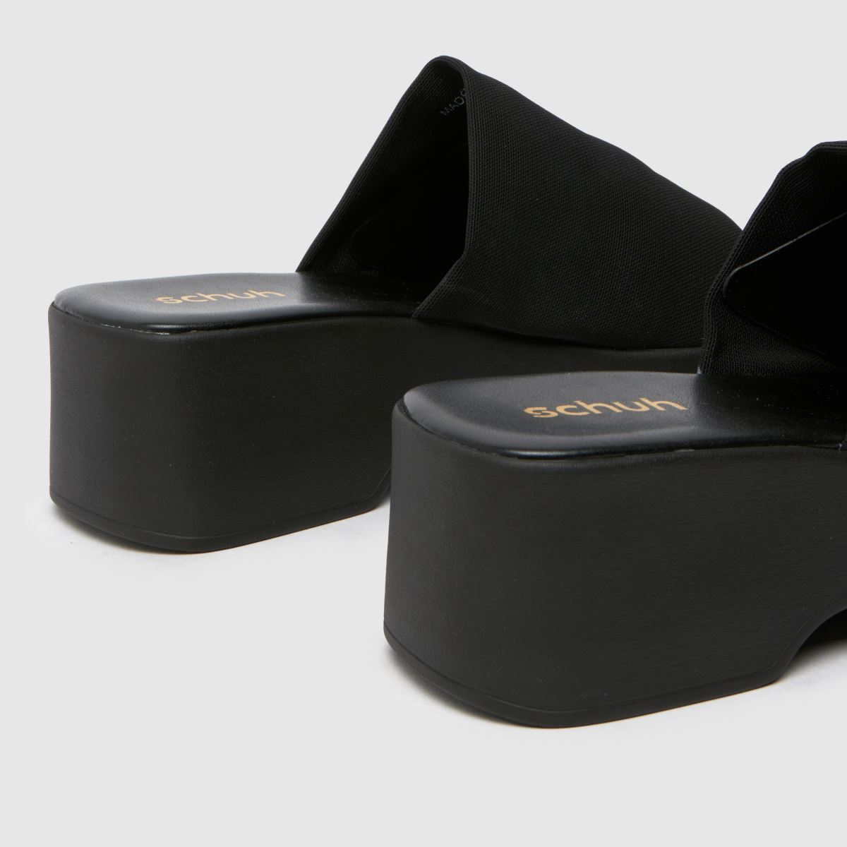 Schuh Talma sandali s klinasto podlogo v črni barvi