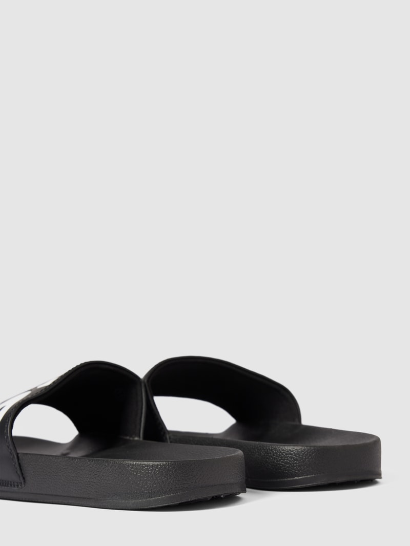 Slides mit Label-Print Modell 'JUNE' in schwarz