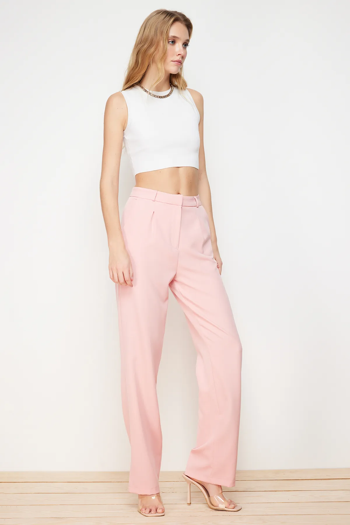 Trendyol Collection  Rosa gerade/gerade geschnittene, plissierte Webhose mit weitem Bein TWOSS21PL0155