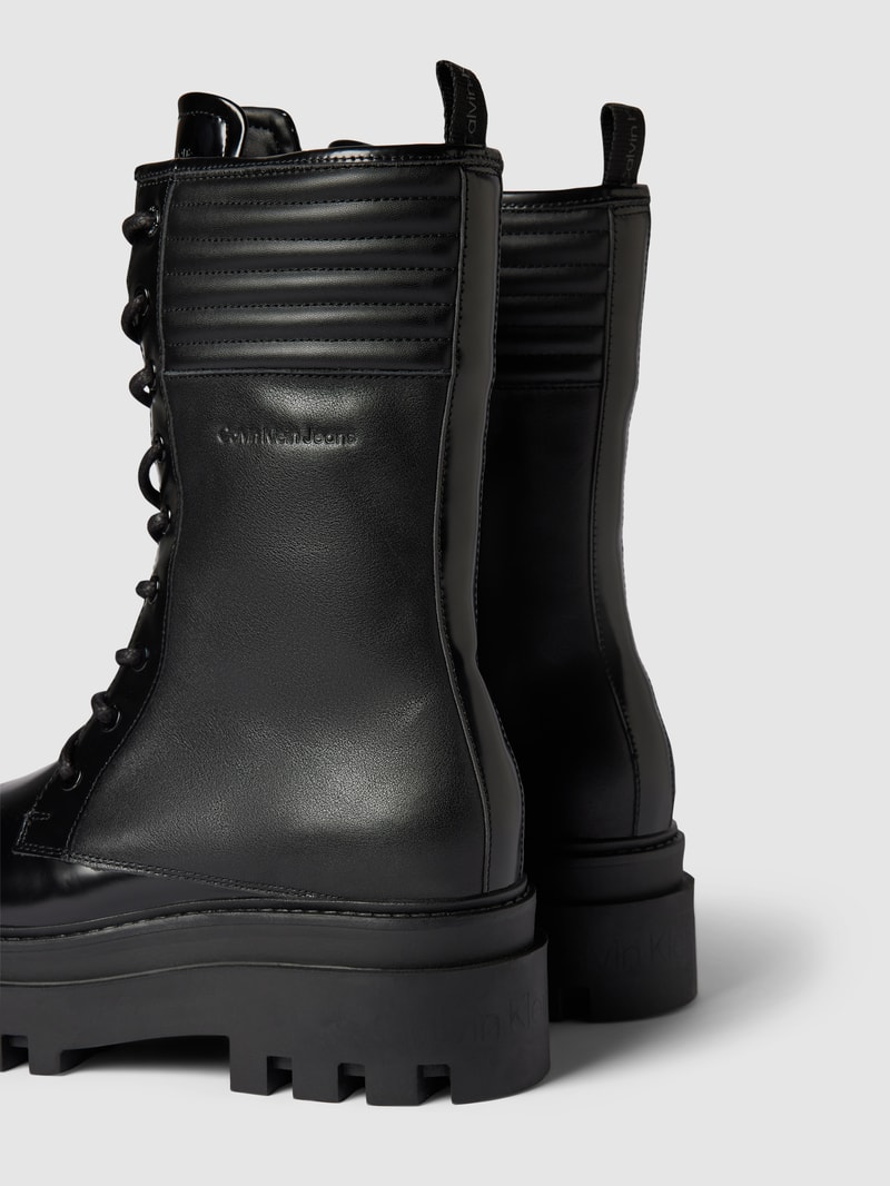 Schnürboots mit Plateausohle in black