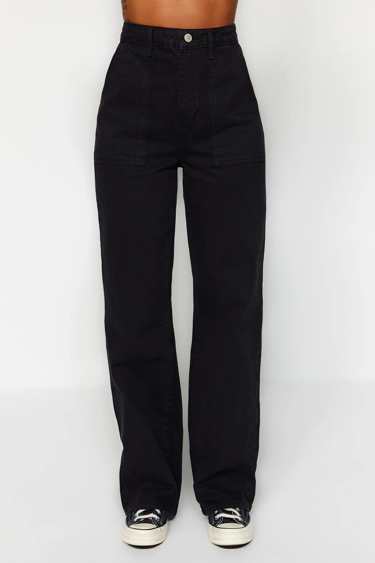 Trendyol Collection  Schwarze Jeans mit hoher Taille und weitem Bein und Taschendetail TWOAW22JE0595