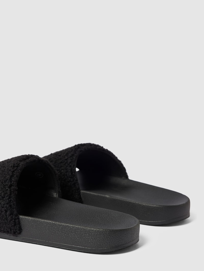 Slides mit Teddyfell Modell 'SHERPA' in schwarz