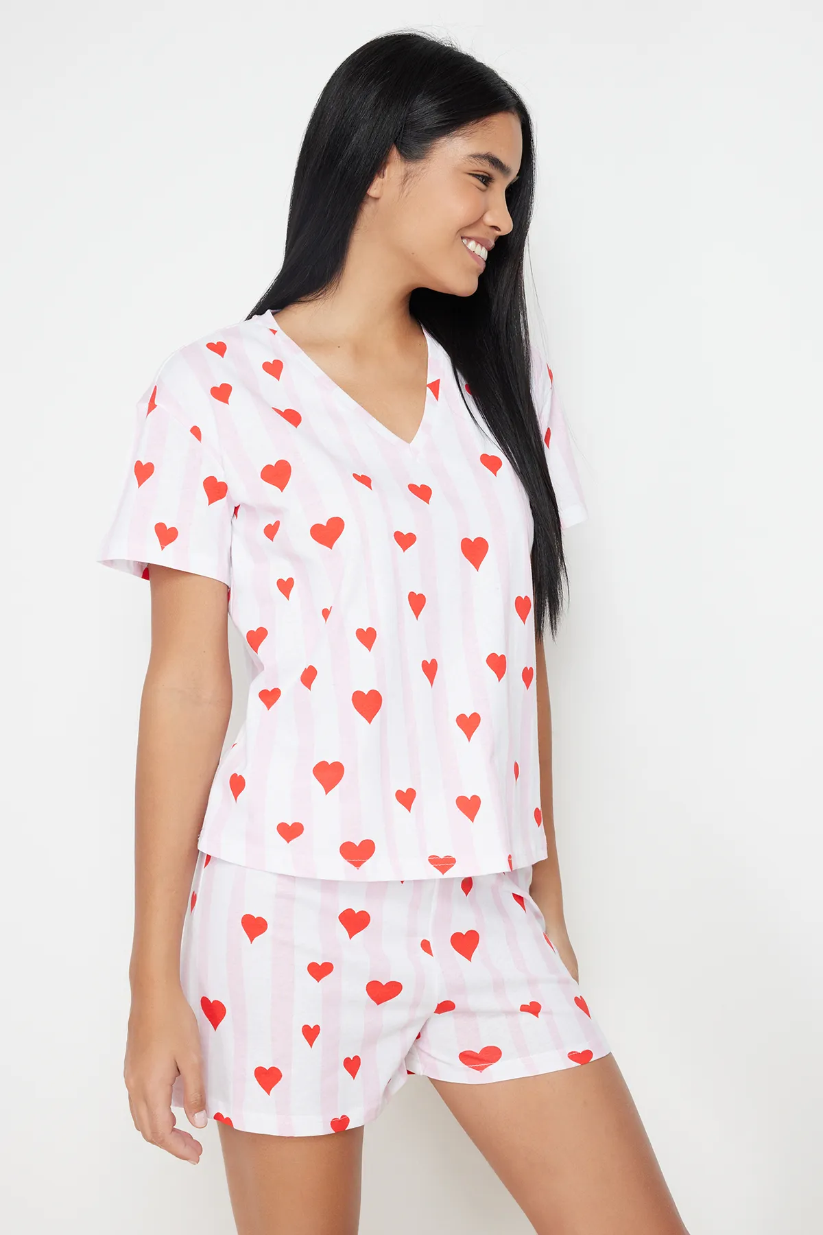 Trendyol Collection  Puder-mehrfarbiges Pyjama-Set aus 100 % Baumwolle mit Streifen und Herzenmuster THMSS24PT00073