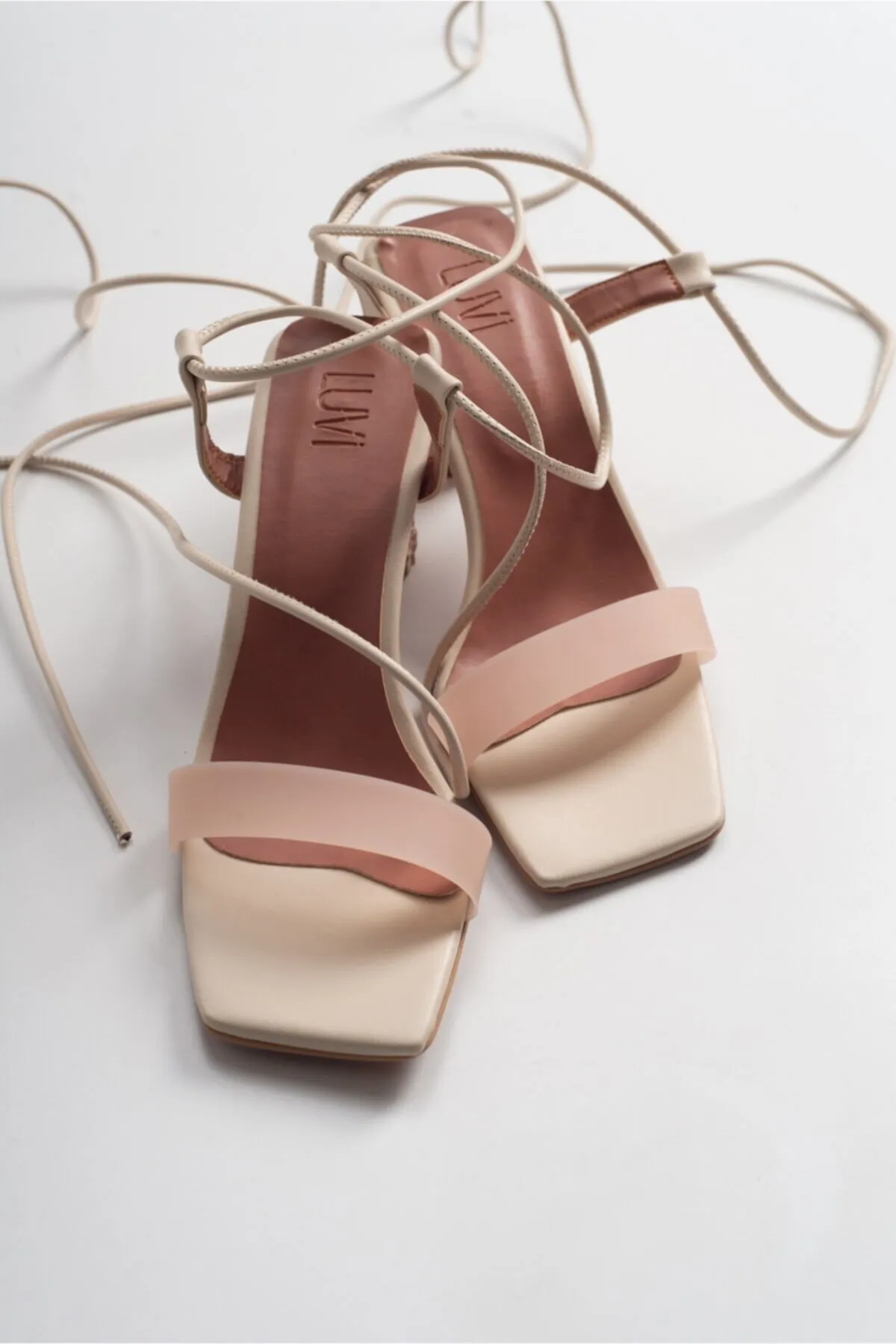 LuviShoes  Damen-Sandalen mit schmalem Absatz