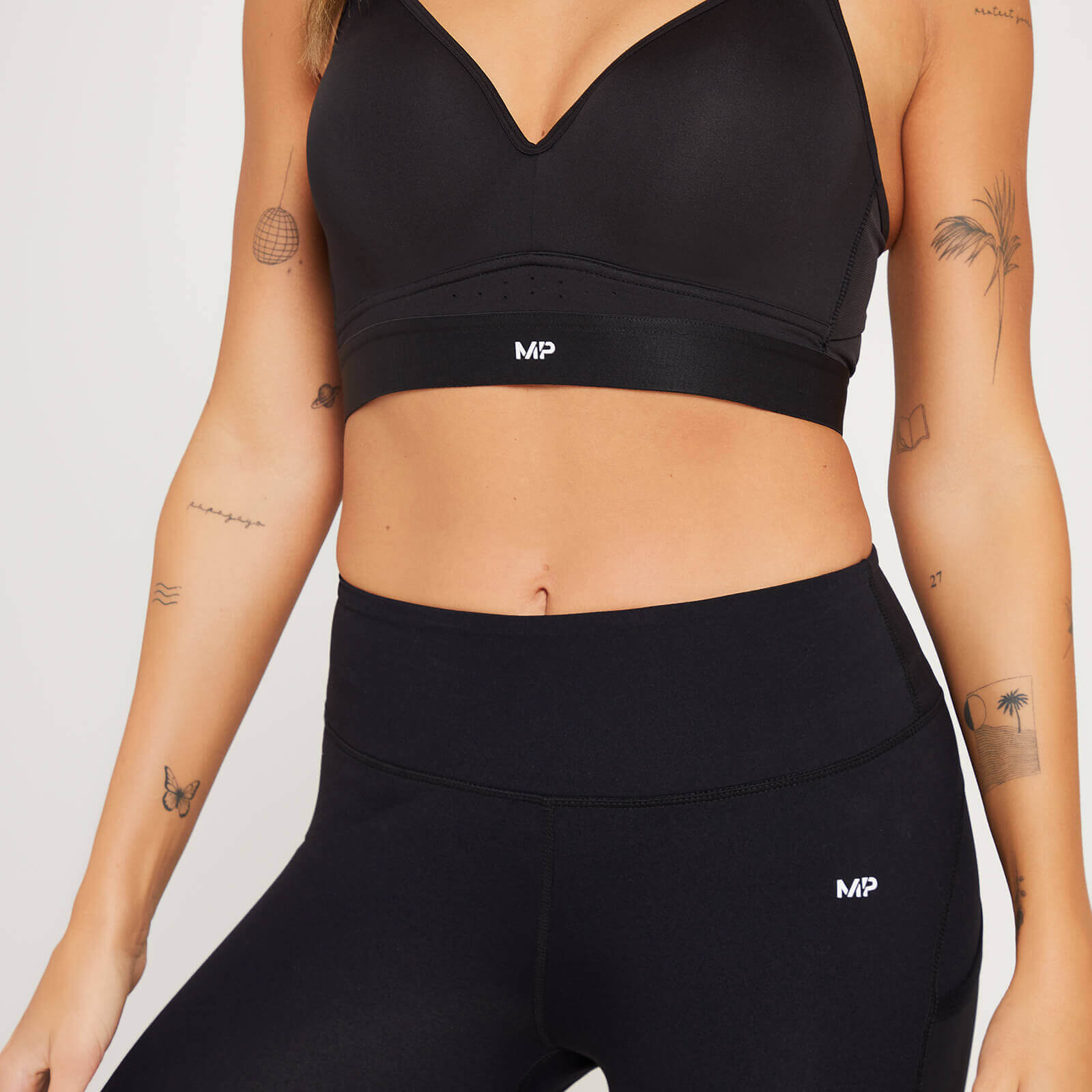 Brassière de sport à bonnets moulés et maintien supérieur MP pour femmes – Noir