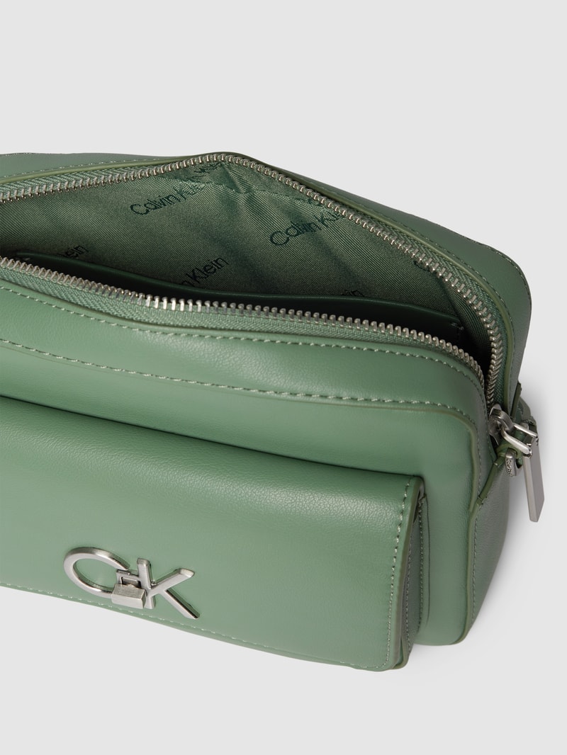 Umhängetasche in Leder-Optik in mint