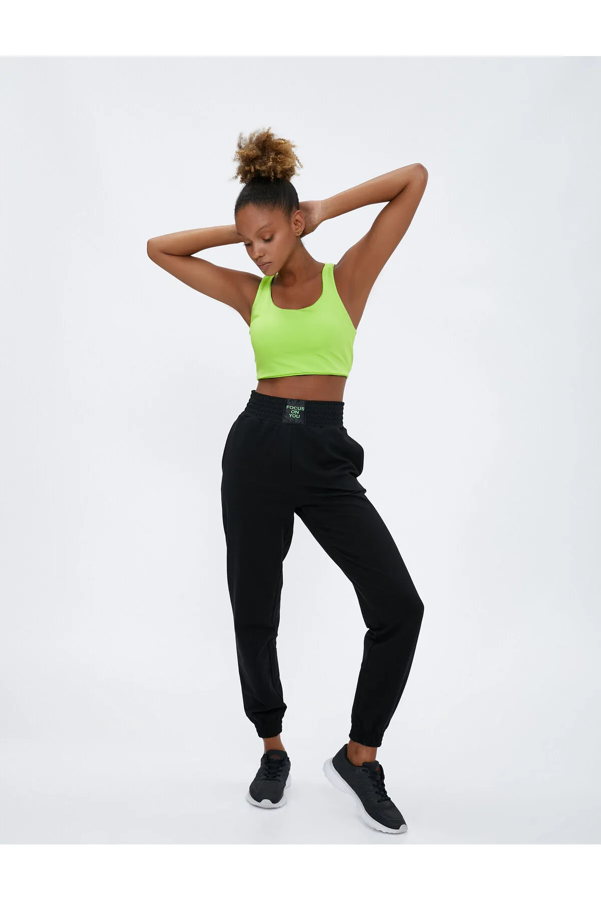 Koton  Jogger-Jogginghose mit Label, detaillierter Tasche und hoher Taille