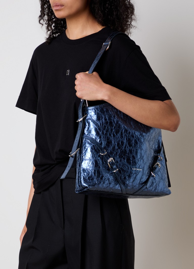 Borsa a tracolla media Givenchy Voyou in pelle di agnello con finitura metallica.