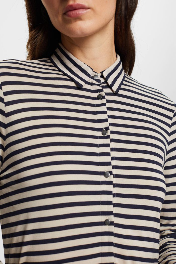 Longsleeve mit Streifen und Knöpfen
