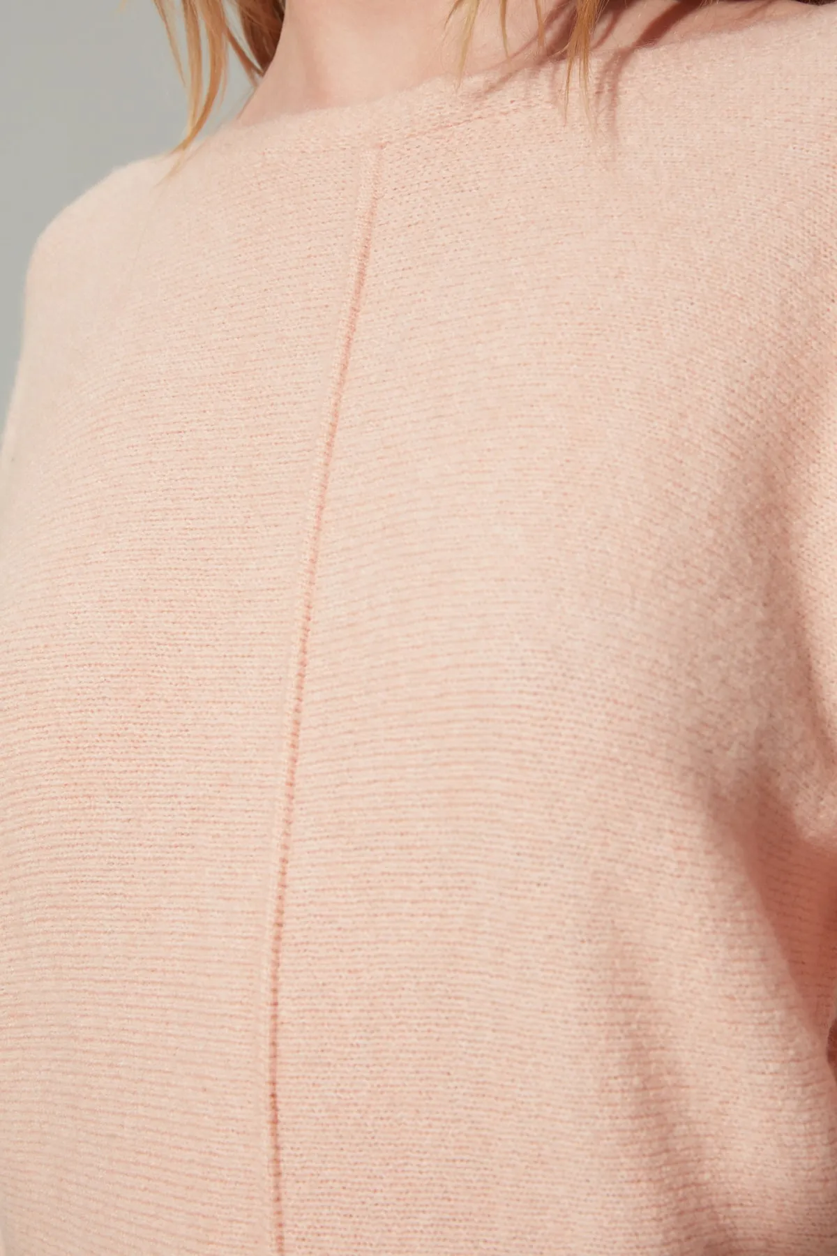 Trendyol Collection  Puderfarbener, gerippter Oversize-Strickpullover aus Wolle TWOAW23KZ01614