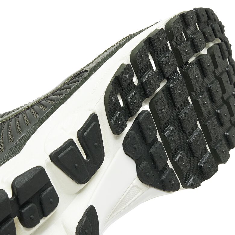 NIKE Wmns Zoom Vomero 5 
