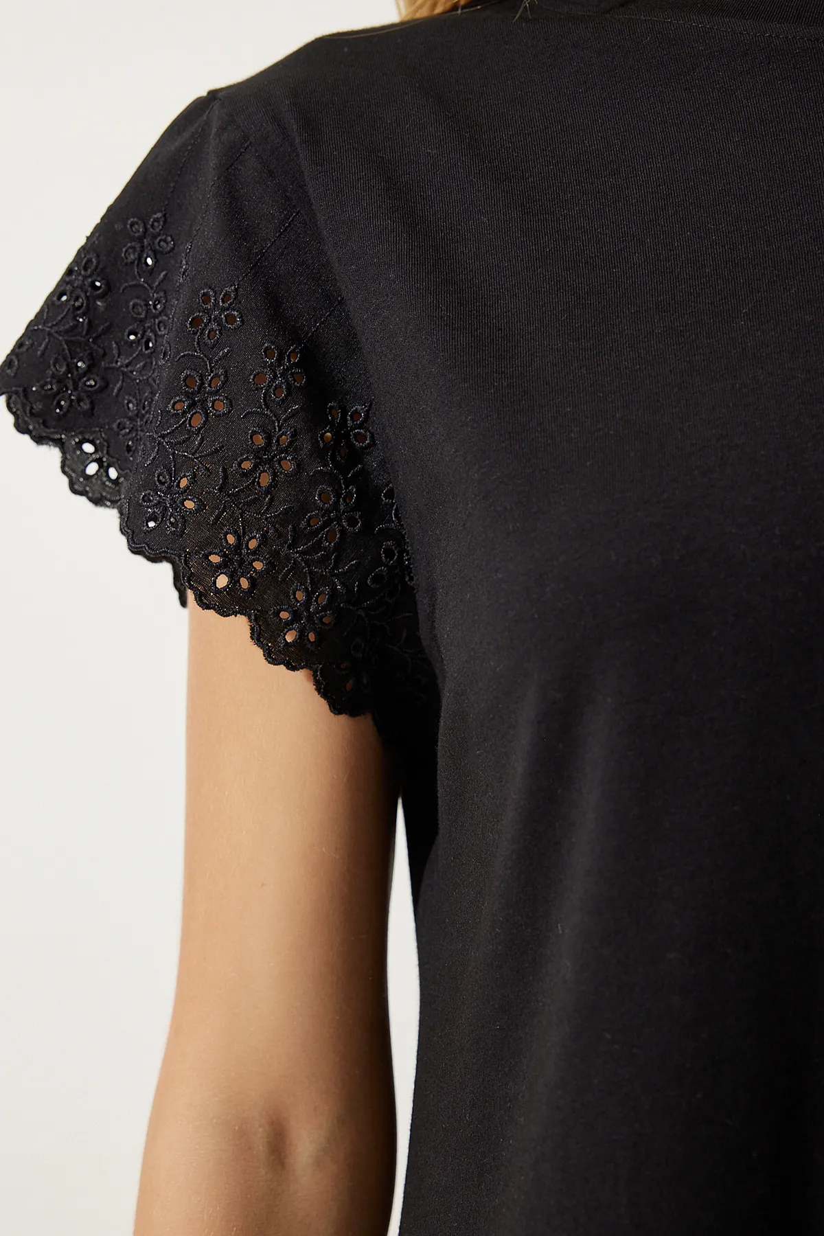 Happiness İstanbul  Schwarzes, gewelltes Strickkleid für Damen BF00094