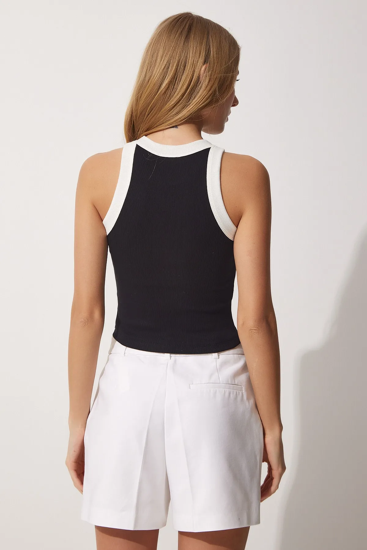 Happiness İstanbul  Crop-Bluse mit Neckholder und Kontraststreifen