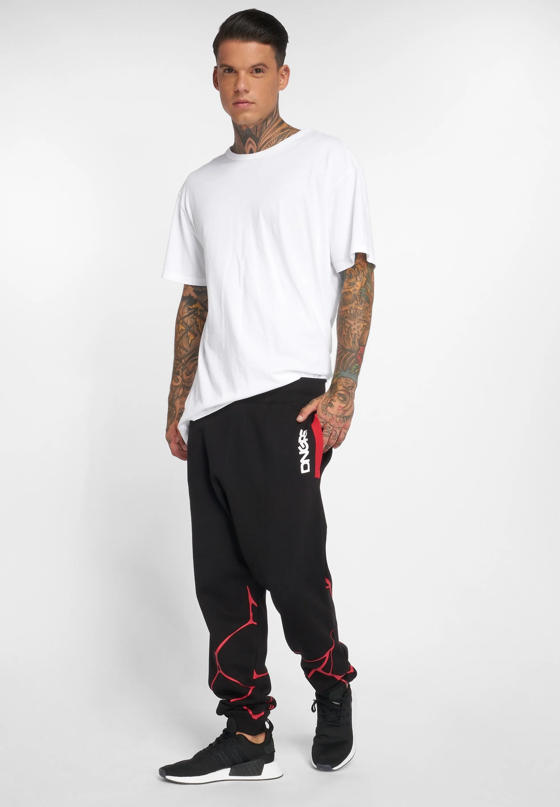 Pantalones deportivos peligrosos DNGRS