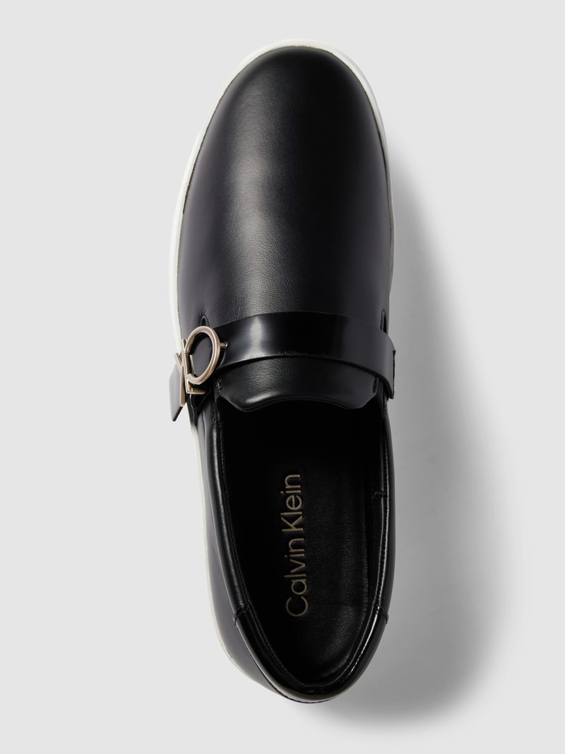 Slip-on-Sneaker aus Leder in schwarz