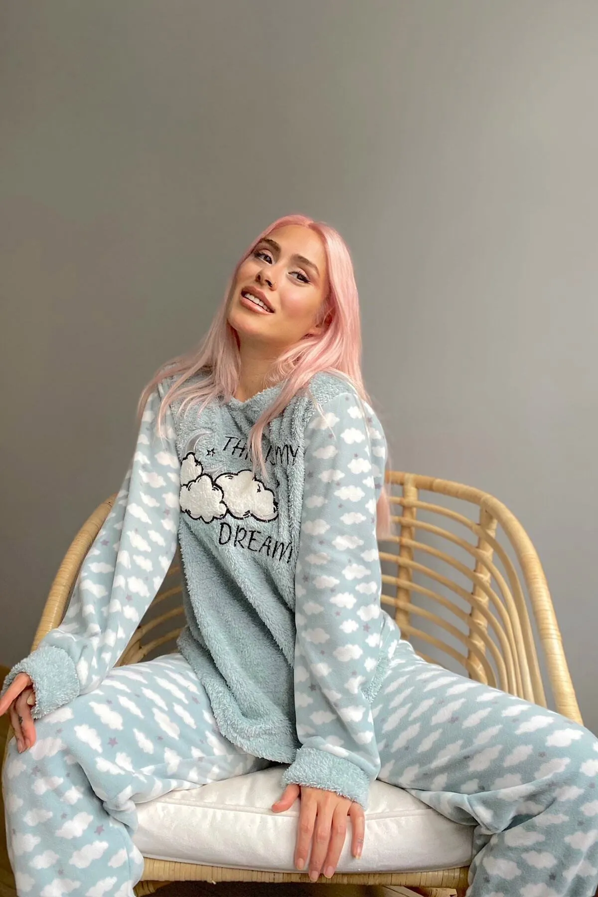 Pijamaevi  Mintgrünes Damen-Pyjama-Set aus Plüsch mit Mondwolkenmuster