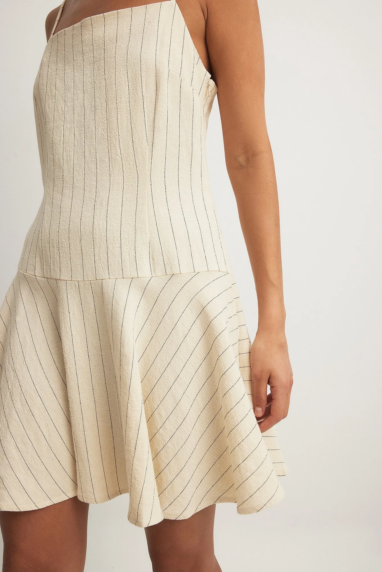 Nadelstreifen-Minikleid aus Leinen-Mix
