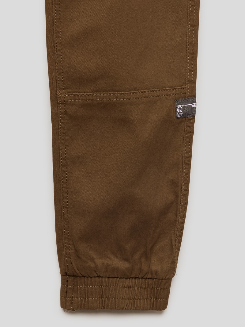Cargohose mit Label-Detail Modell 'Bango' in khaki