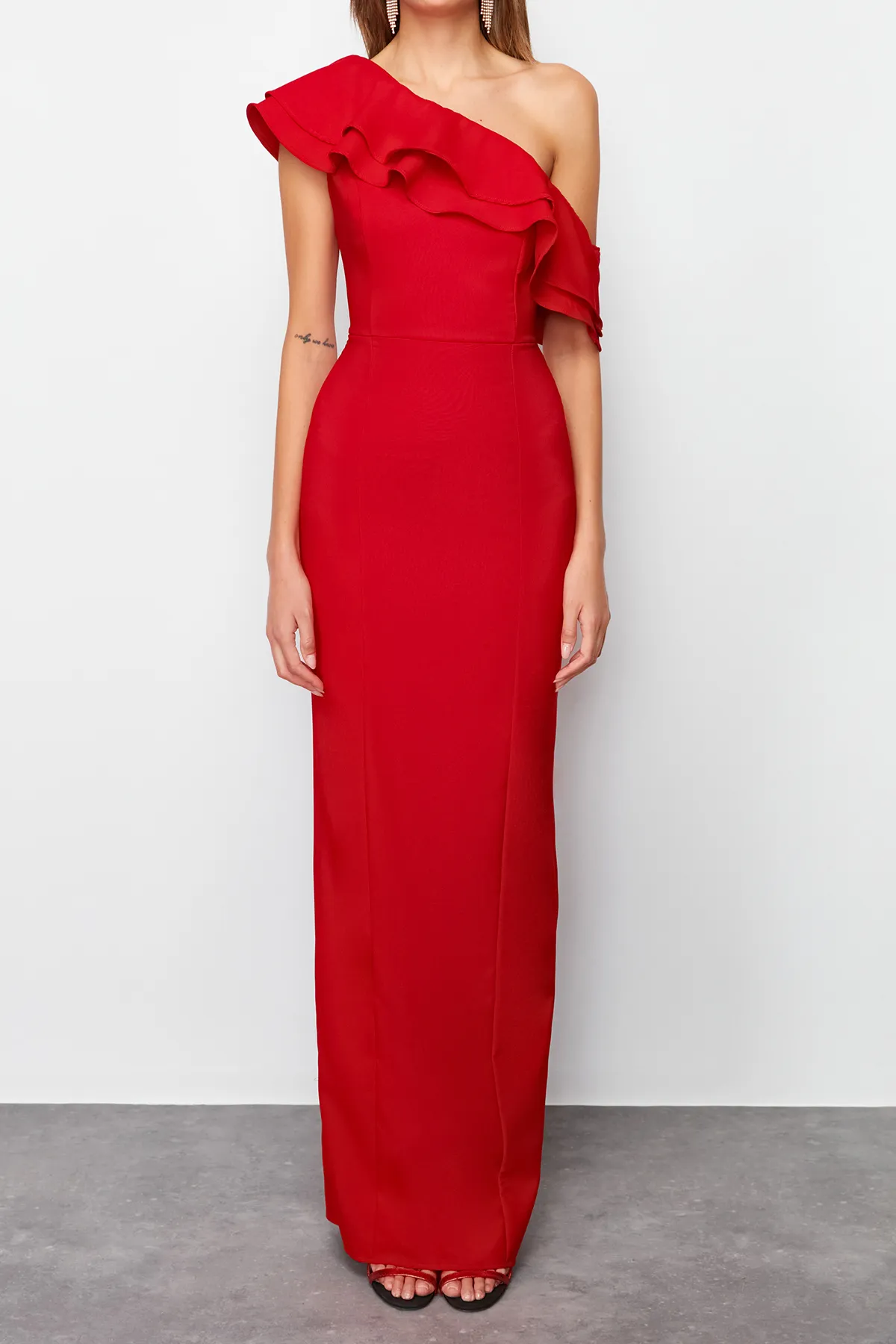 Trendyol Collection  Rotes Volant-detailliertes, gewebtes, elegantes Abendkleid TPRSS24AE00066