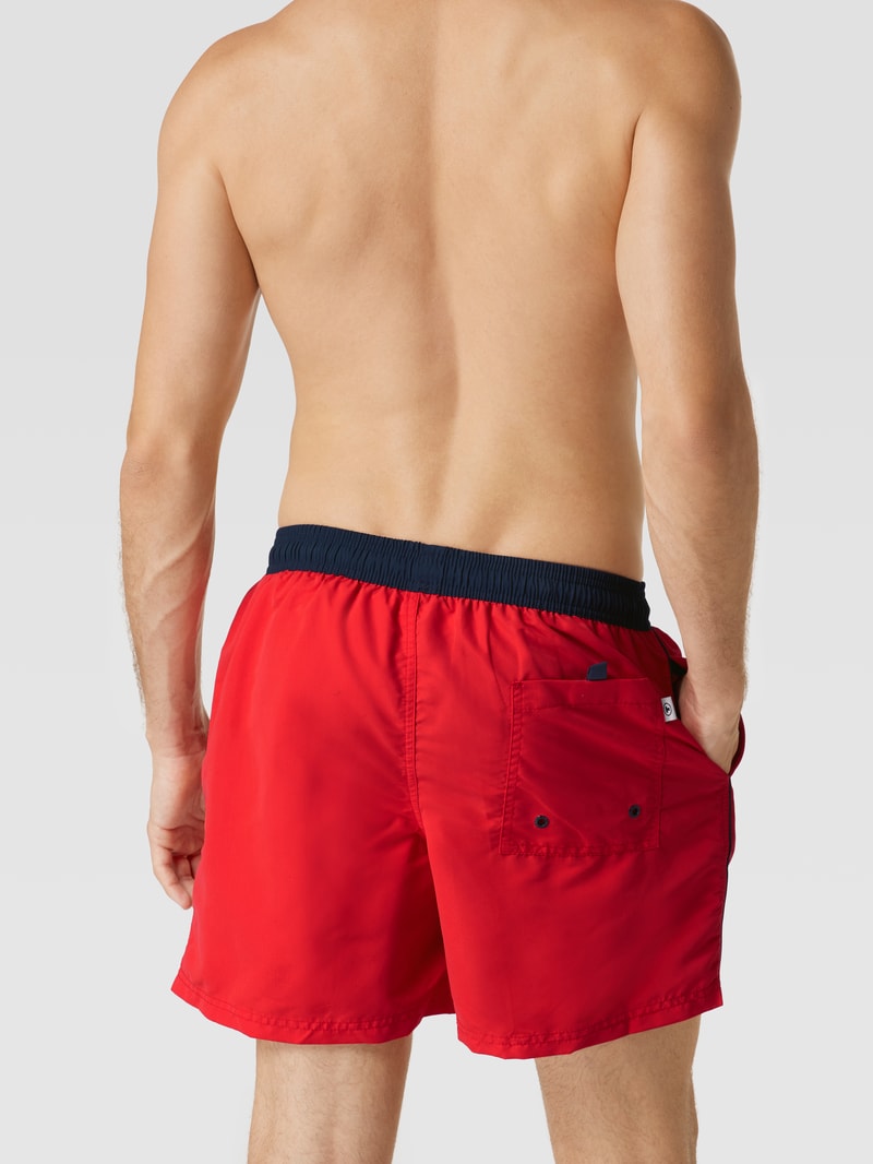 Badehose mit Label-Print in rot