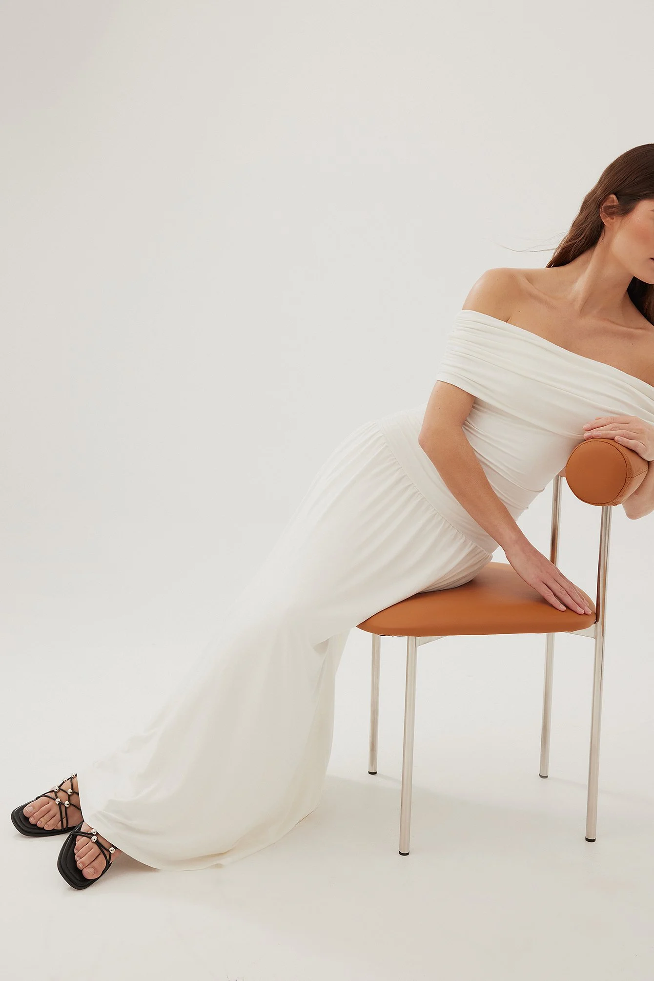 Schulterfreies Maxikleid mit niedriger Taille