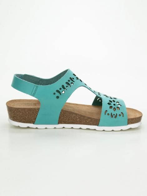 Bio-Keilsandale mit Lasercut im Blumenmuster