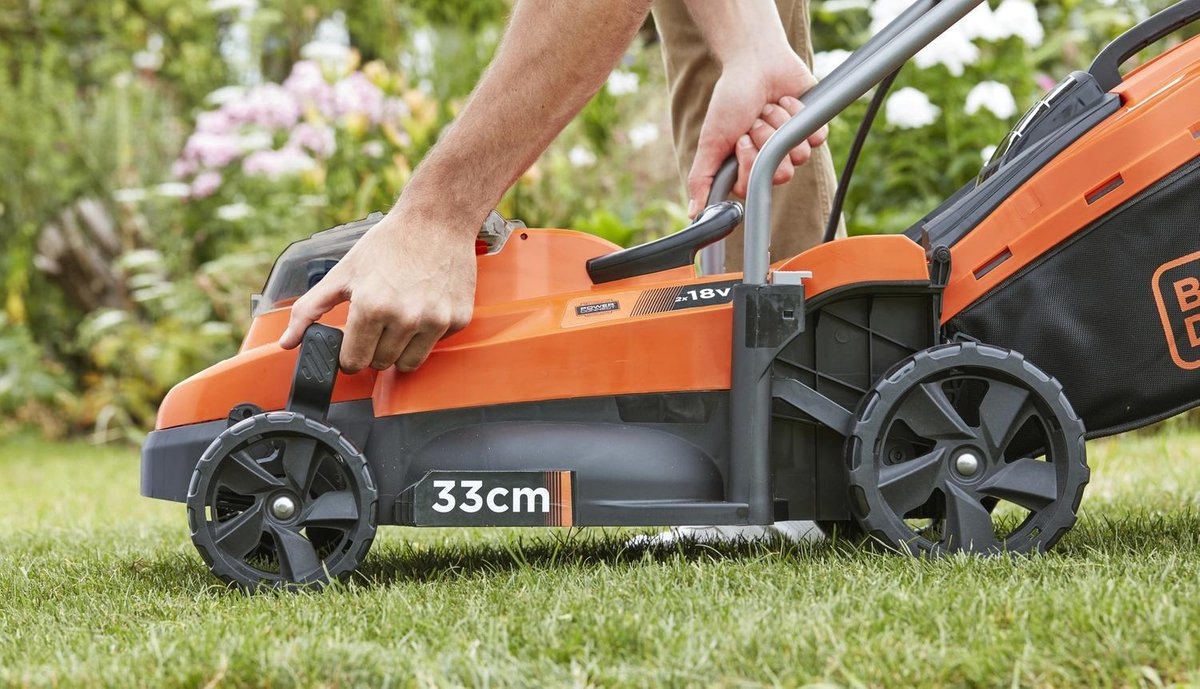 Black & Decker BCMW33184L2-QW Косилица за траву 2 x 18 V 4.0 AH Li-ion 33 cm