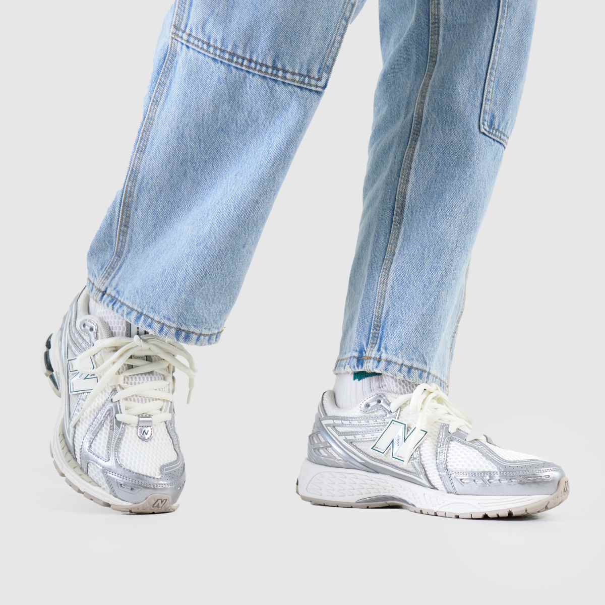 New Balance 1906r träningsskor i vitt och silver