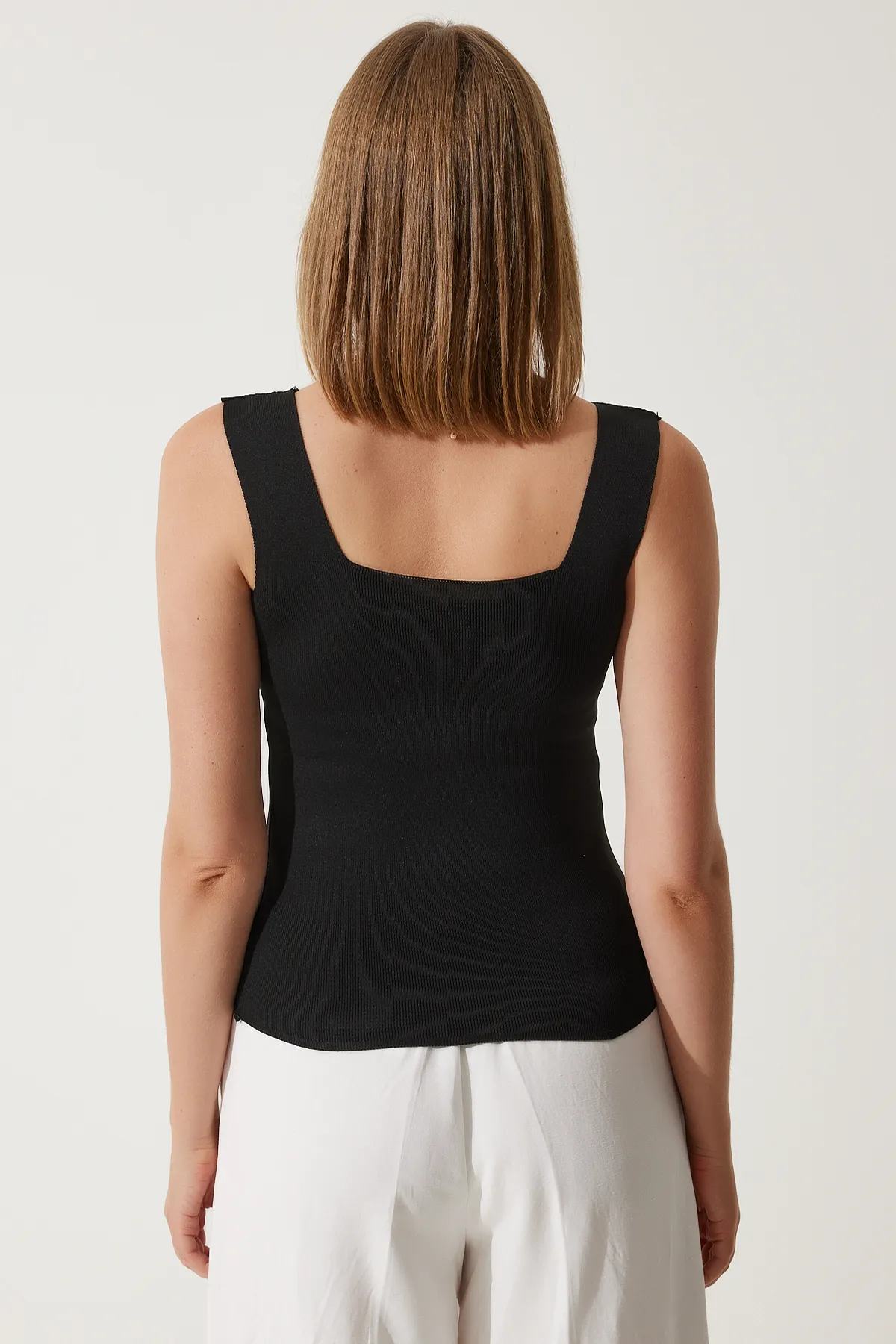 Happiness İstanbul  Damen-Strickbluse in Biscuit-Schwarz mit quadratischem Kragen und dicken Trägern im 2er-Pack US00822
