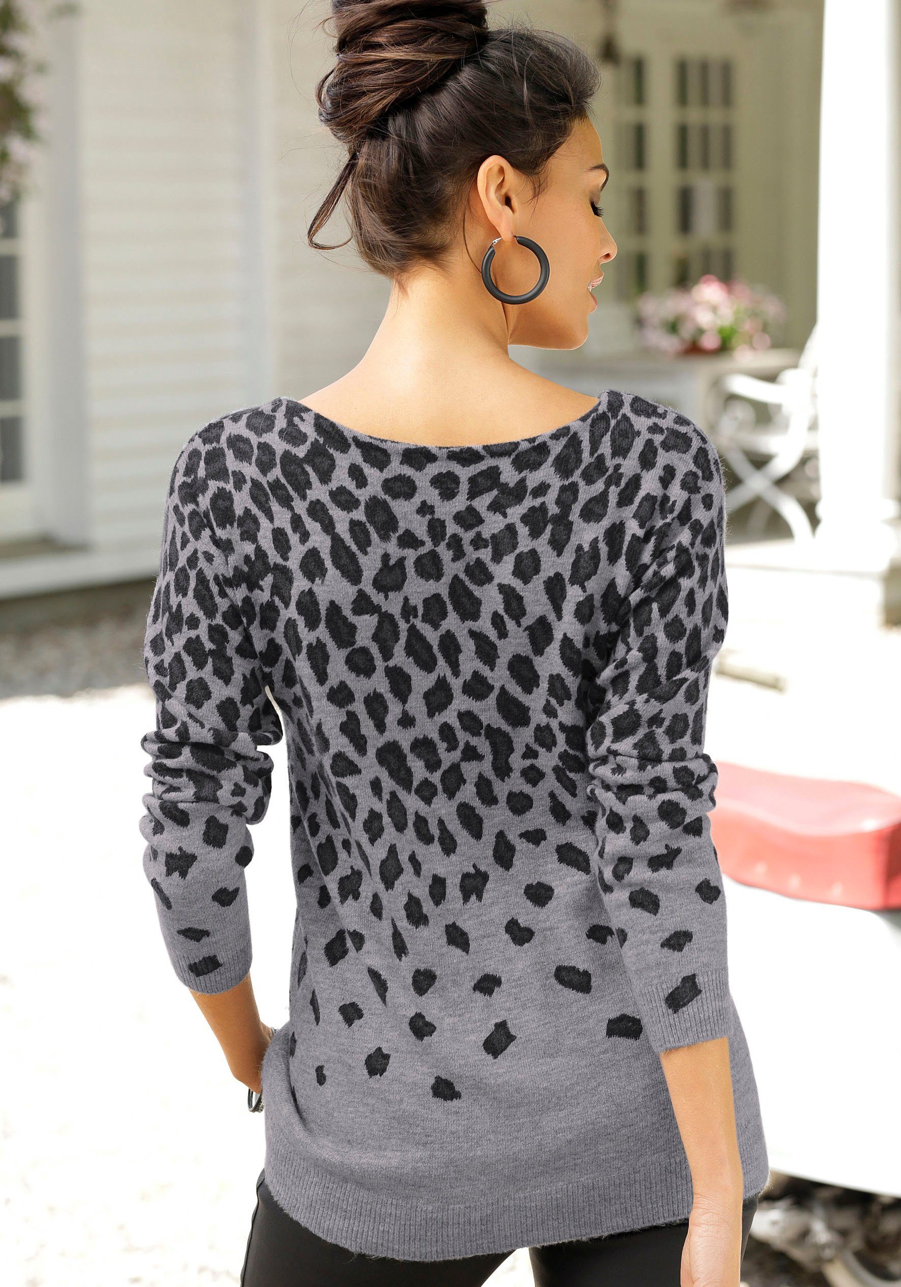 LASCANA Strickpullover mit Leomuster