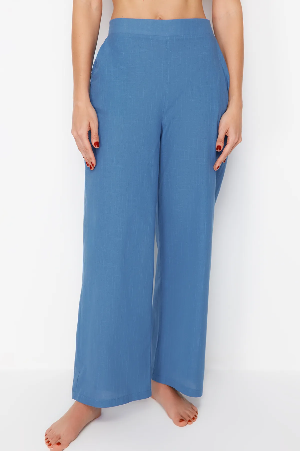 Trendyol Collection  Blaues, gewebtes, besticktes Kimono-Hosen-Set mit Gürtel TBESS24AU00071